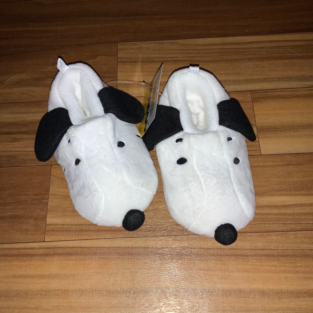 NWT Kids Peanuts Snoopy Slippers
